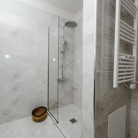 Lb Luxury Vólos